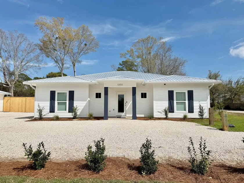 4BR/4.5 BA, pets allowed, pool, putting green - Image 1
