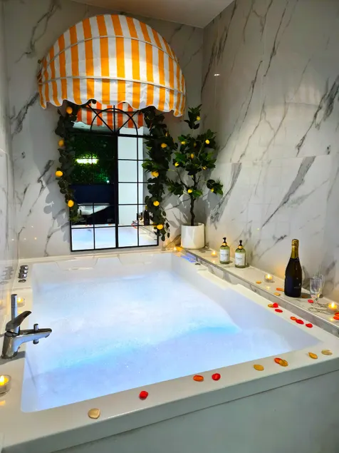 CIAO BELLA - Jacuzzi - Table de massages - Nice - Image 1
