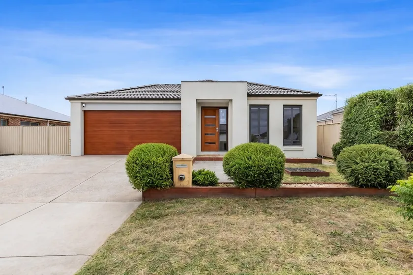 Chifley Place—Modern Comfort near Delacombe Town - Image 1