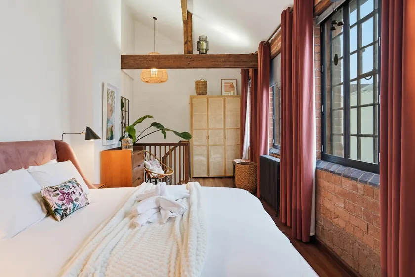 City Penthouse with 3 floors , Super King Bed , with secret garden - Image 1