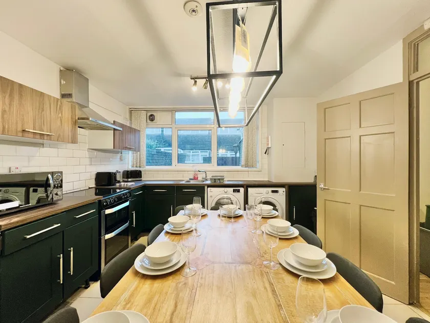Spacious Clapham Home Near Brixton - Image 1