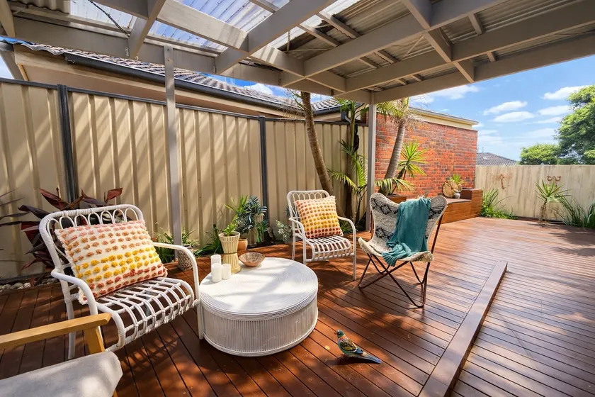 Quiet 2BR Villa, Garage Parking, 15 min to Airport & Melbourne City - Image 1