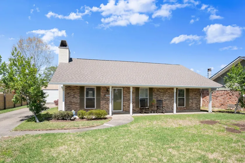 Pleasant Home Near LSU and Womans Hospital w patio - Image 1