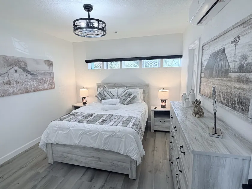 Modern Retreat w/ Patio Near Universal - Image 1