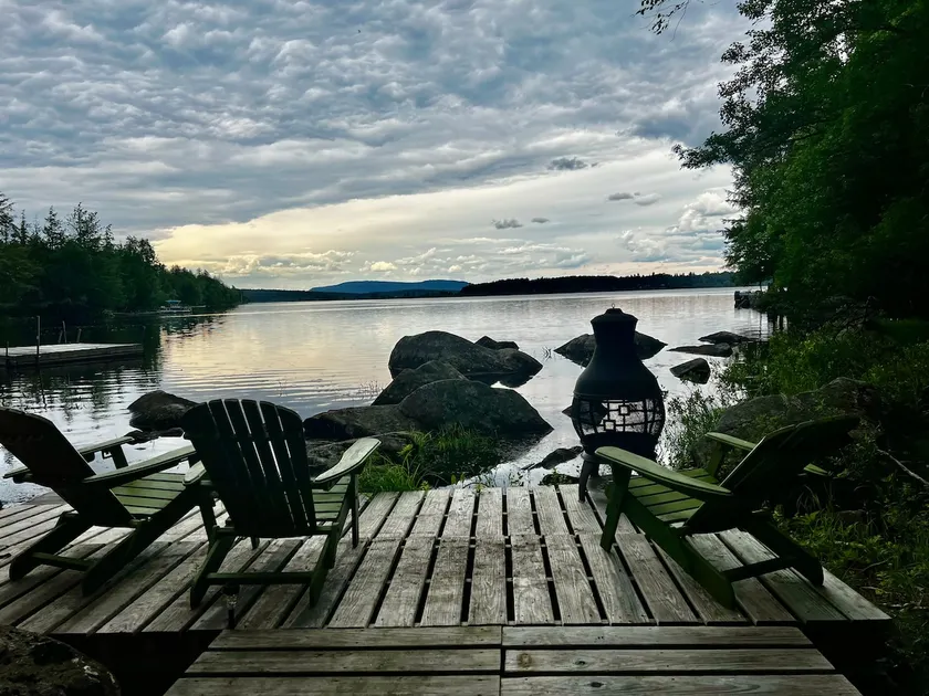 Lakefront retreat-ideal couples-10min to Wild Ctr - Image 1