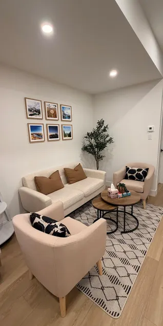 Cozy Modern 2-Bedroom • Private Entry • Sleeps 1–4 - Image 1
