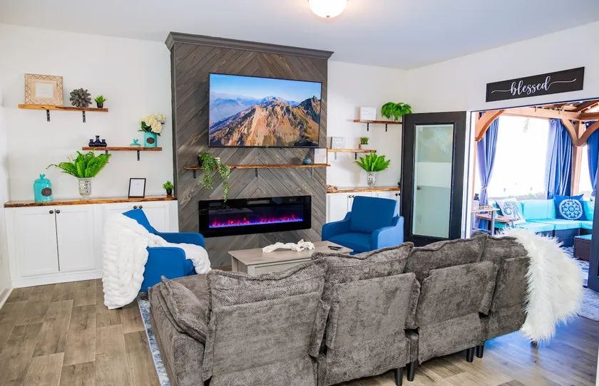 Quiet, Open, King bed, w/on suite Close 2 HPU & FM - Image 1