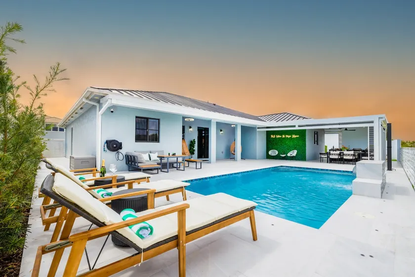 Boho Breeze| 12 PPL |Pool | EV Charger| Games| BBQ - Image 1
