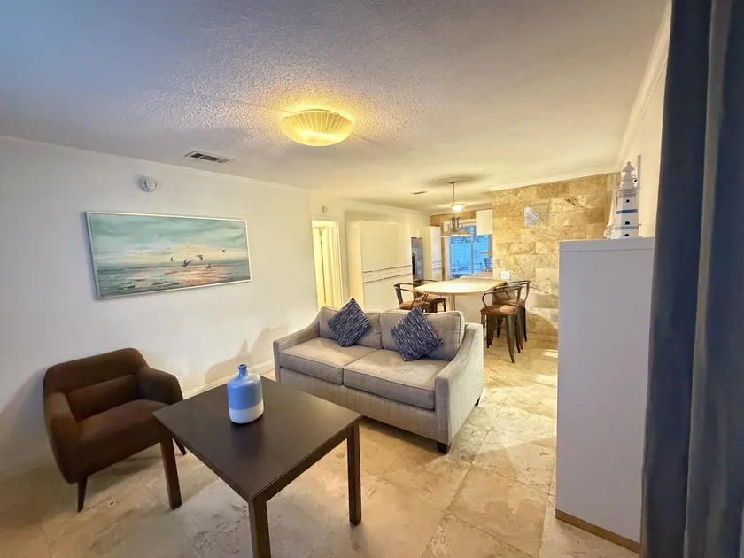 Comfortable Apartment 2BR Walk to Beach Apt1 - Image 1