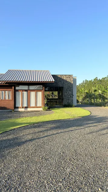 Country house with hot tub and large grounds - Image 1