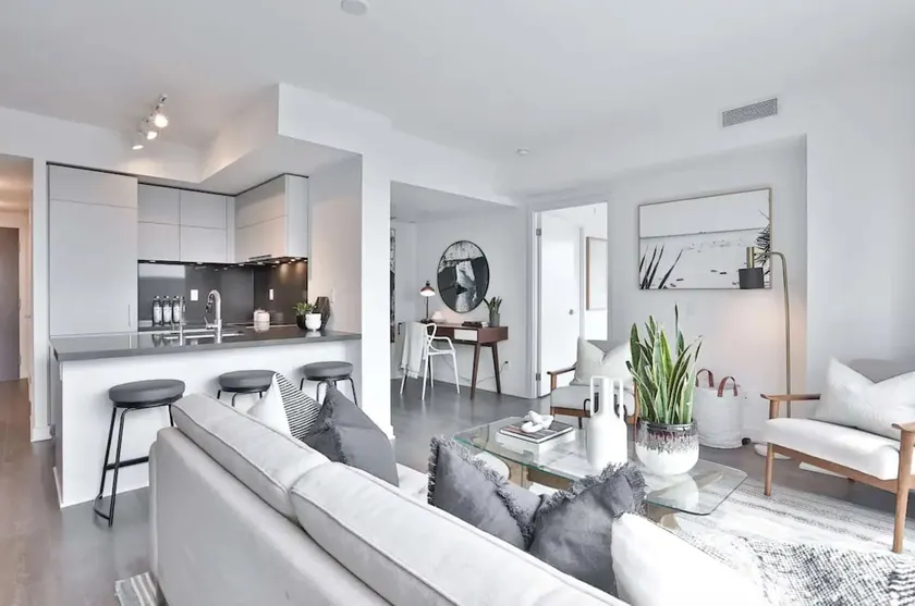 Luxury Loft in Yorkville! - Image 1