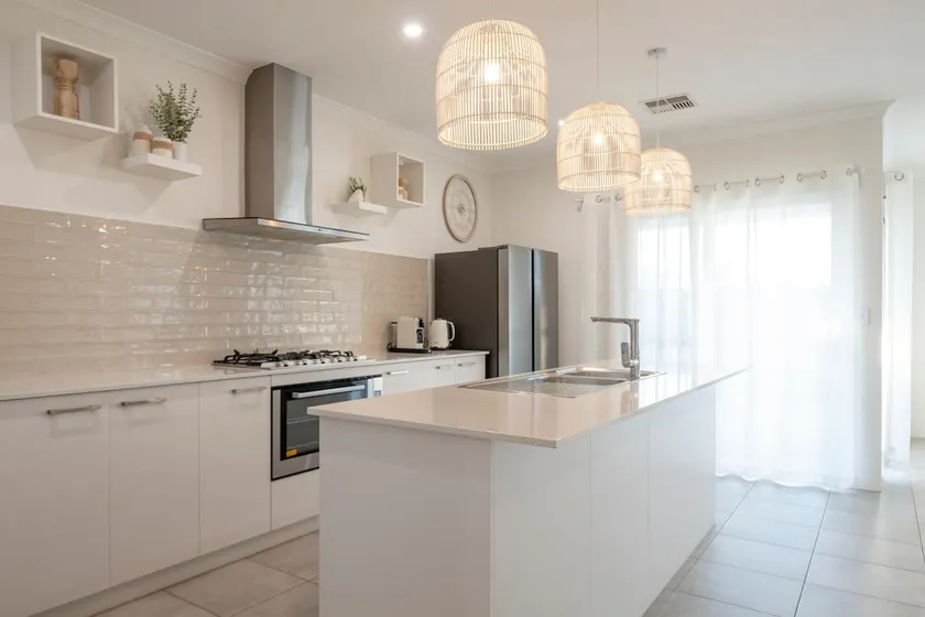 Close to Wineries & Wildlife Park | Modern Style - Image 1