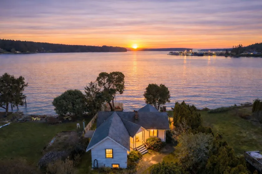 Timeless Tides Cottage | Waterfront, Sauna, Kayaks - Image 1