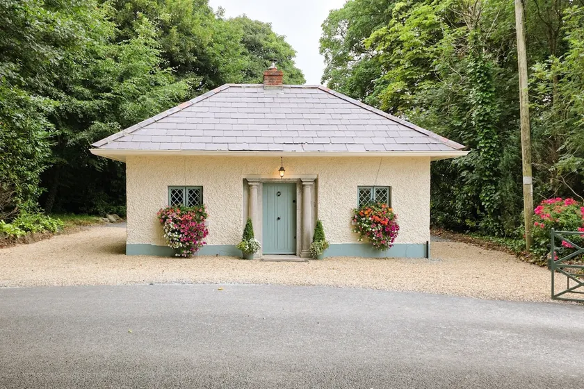 Cosy Gate Lodge on the Parsonstown Estate - Image 1