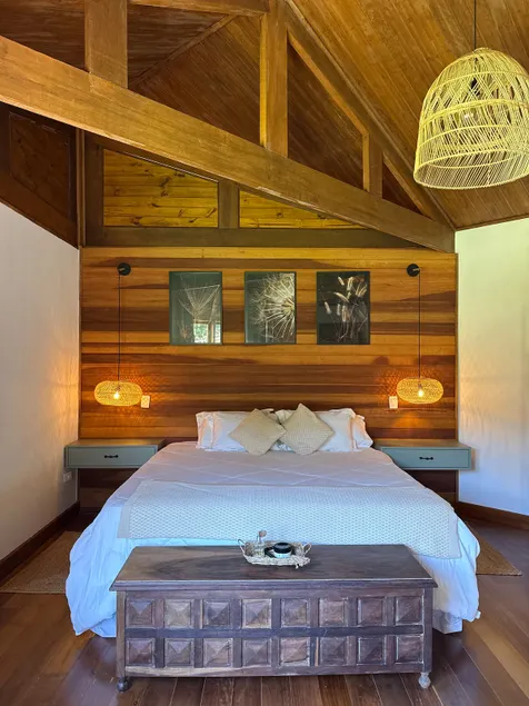 Lakeside Retreat at the Winery - Image 1