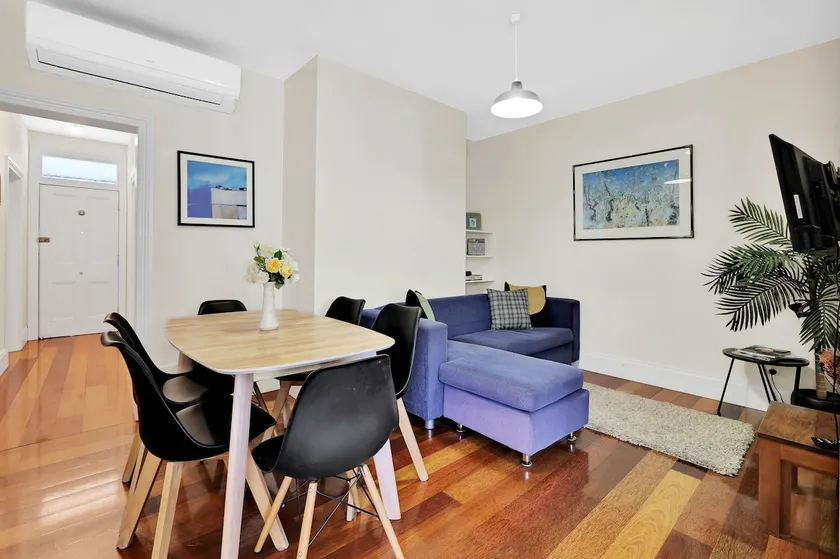 Victorian Heritage Cottage Stay Near UTAS Stadium - Image 1