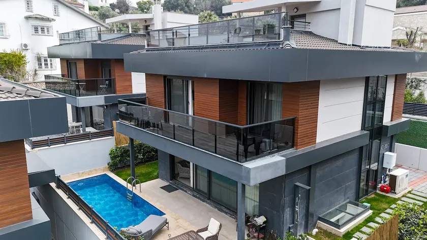 Detached luxury villa C with private pool - Image 1