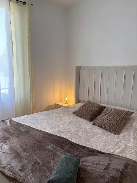Cozy, bright house with terrace & free parking 2 rooms - Image 1