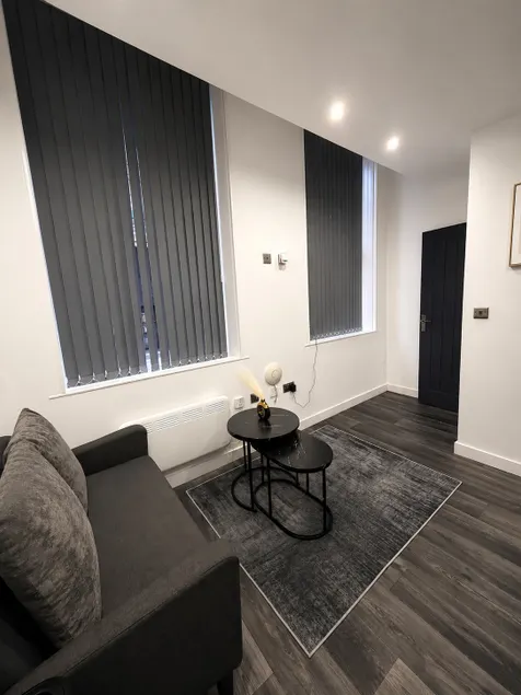 1 Bedroom Luxury Serviced Flat, 24hr Check in WiFi Netflix Washer Fully Equipped - Image 1