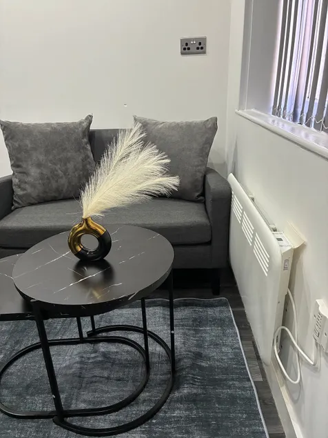 1 Bedroom Luxury Serviced Flat, BD1 Picadilly - Image 1
