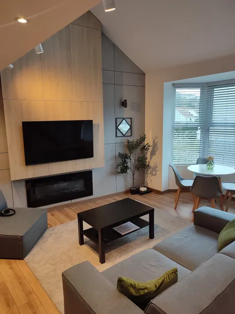 Modern 2 bed Apartment With sea Views - Image 1
