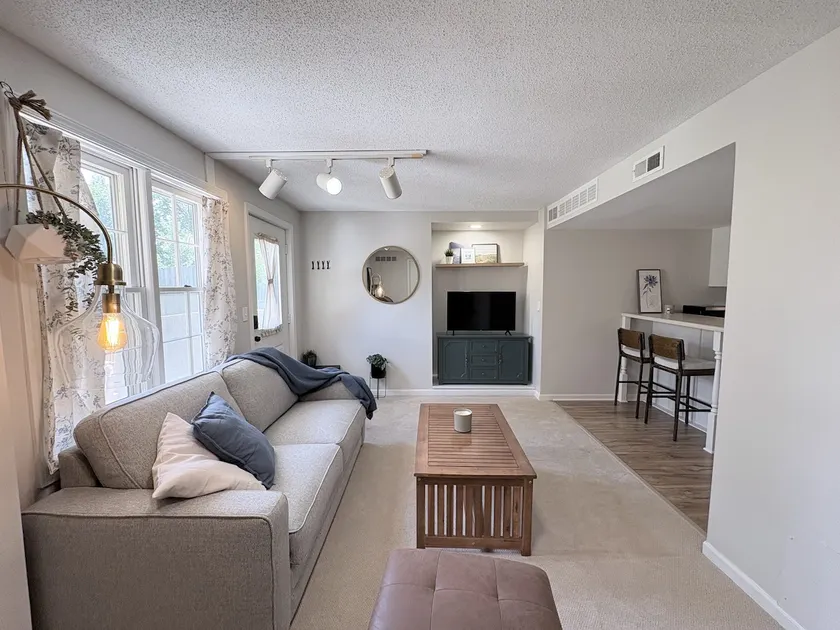 Cozy King Suite | Private Entry | Full Kitchen - Image 1