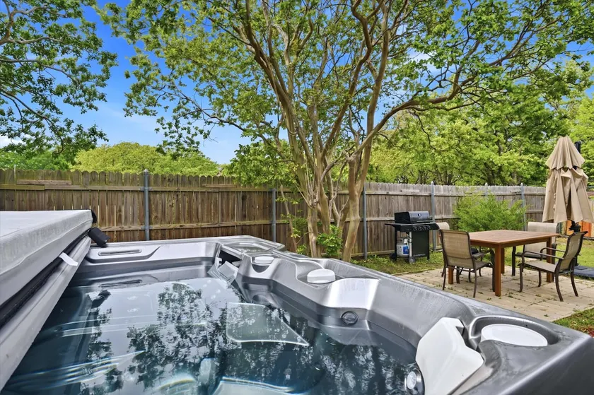 Hot Tub Retreat with Fenced Yard Near Lake Texoma - Image 1