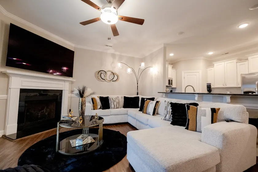Boston Luxury Suite - Image 1