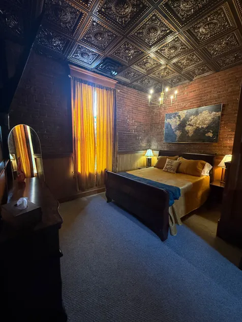 Cozy & Unique a Readers Retreat | Downtown Loft - Image 1