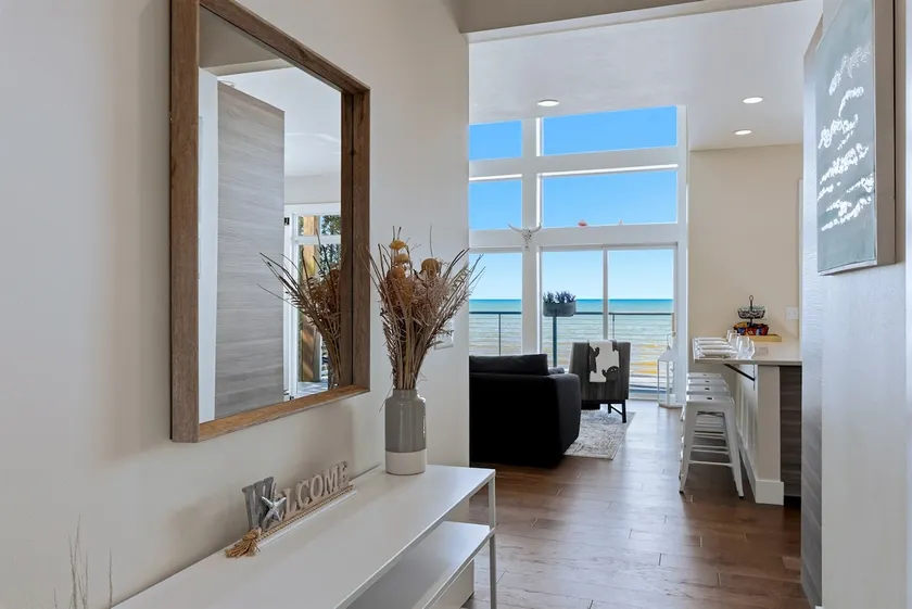 Modern | Beachfront | Sleeps 10 - Image 1