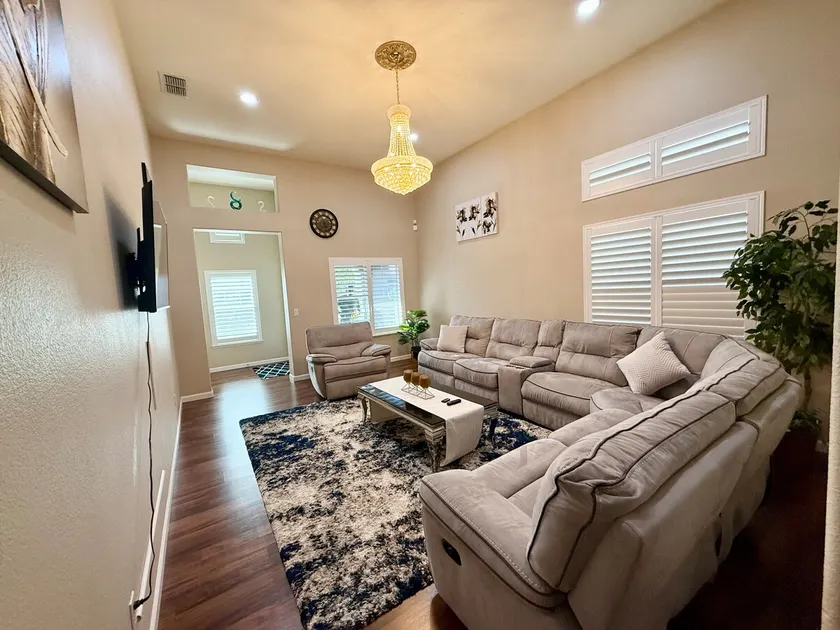 Spacious & Stylish 4BR Retreat | Cozy & Modern - Image 1
