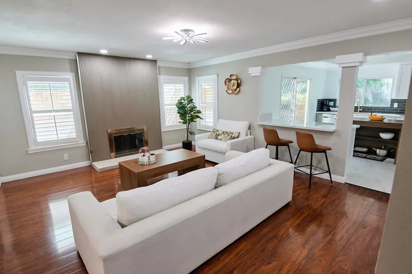 Home Retreat | Sleeps 8 | Near Raging Waters & LA - Image 1