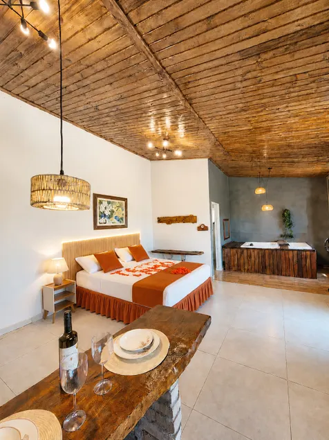 Romantic getaway with bathtub and garden - Image 1