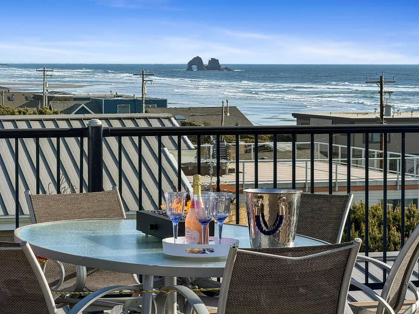 360 Views | Ocean, Lake & Mountain Views - Image 1