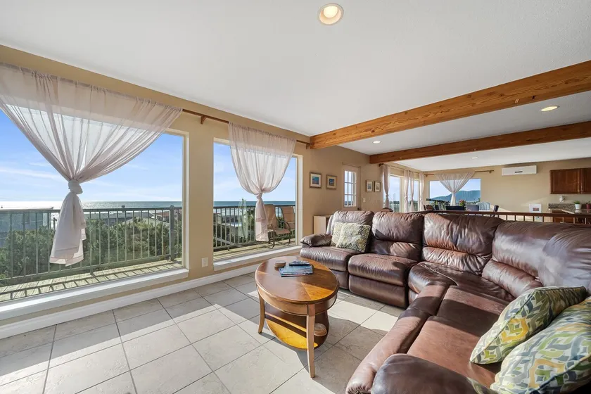 360 Views | Ocean, Lake & Mt Views - Image 1