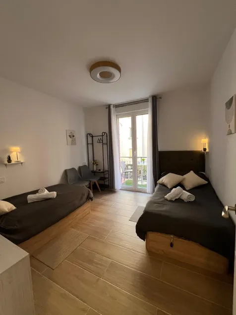 Brand-new, bright downtown apartment with parking - Image 1