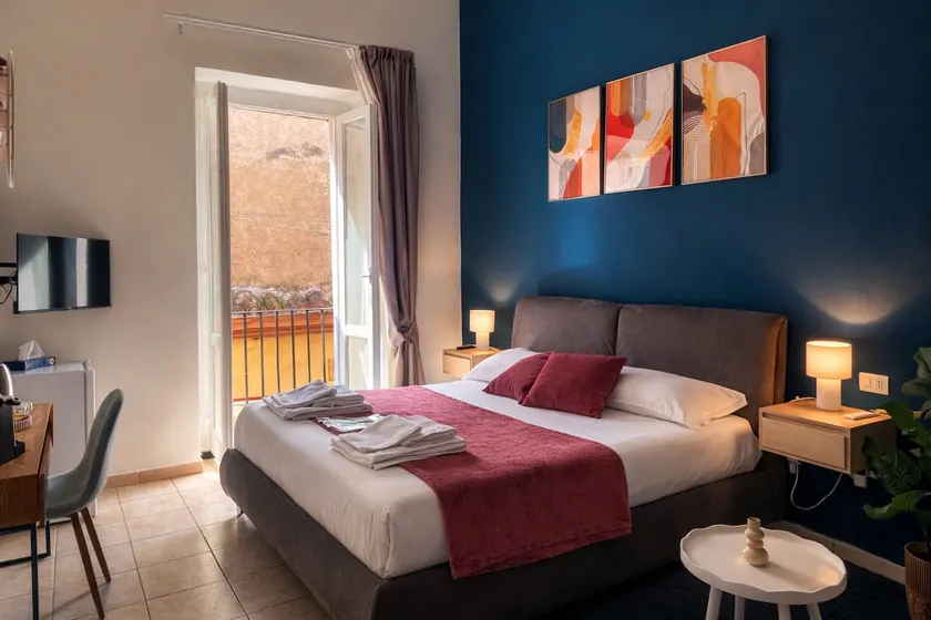 Parthenope Rooms - Image 1