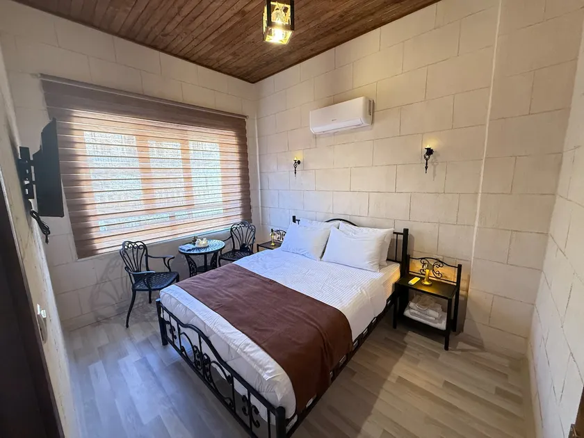 Guest house with a view of 1st STREET in the historical square - Image 1