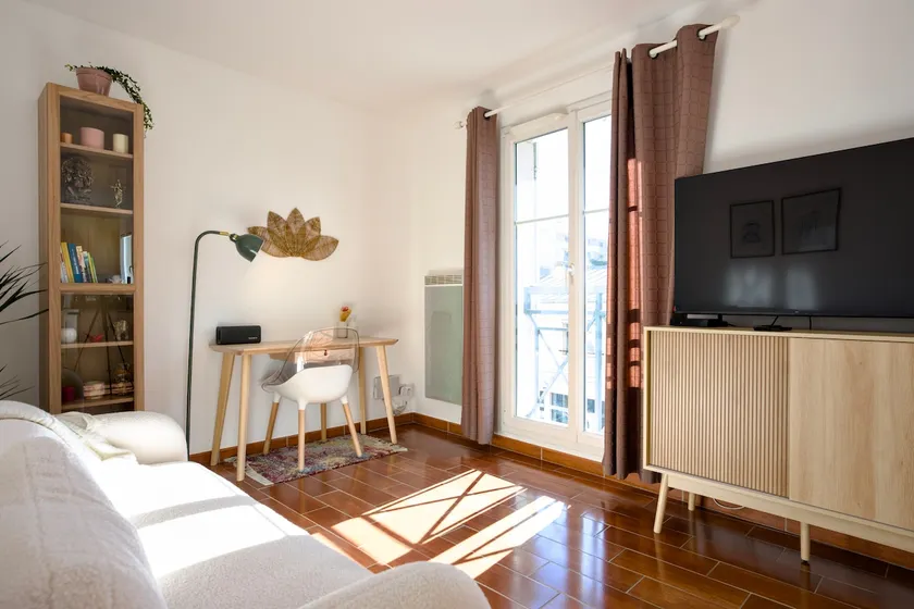 Apartment In Poissy - Image 1