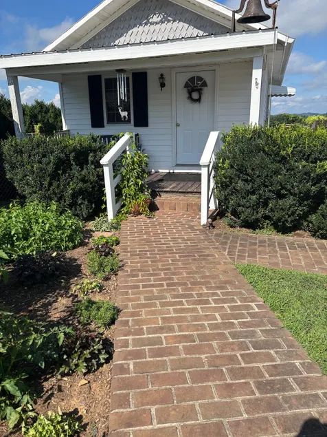 Farmview cottage - Image 1