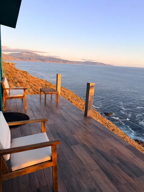 Sunset Cliff House with Stunning Ocean Views - Image 1