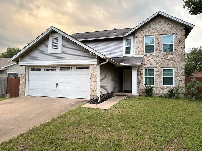 Spacious home in Cedar Park w/ treehouse room. - Image 1