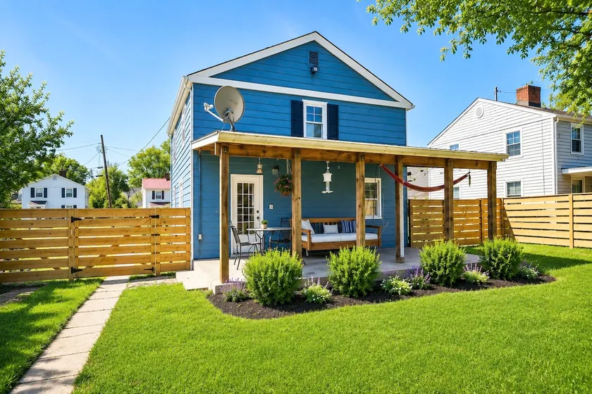 The BlueBird~Cozy & Central~Fenced Backyard! - Image 1