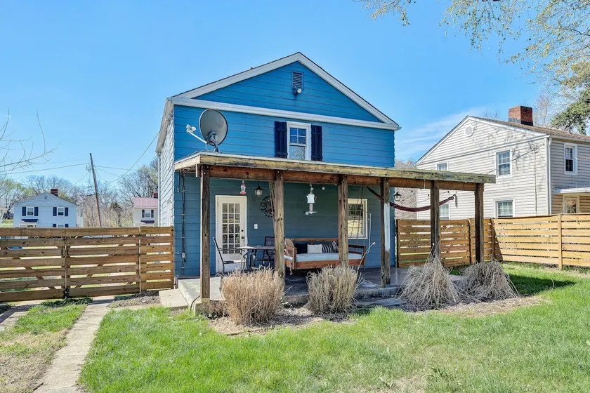 The BlueBird~Cozy & Central~Fenced Backyard! - Image 1