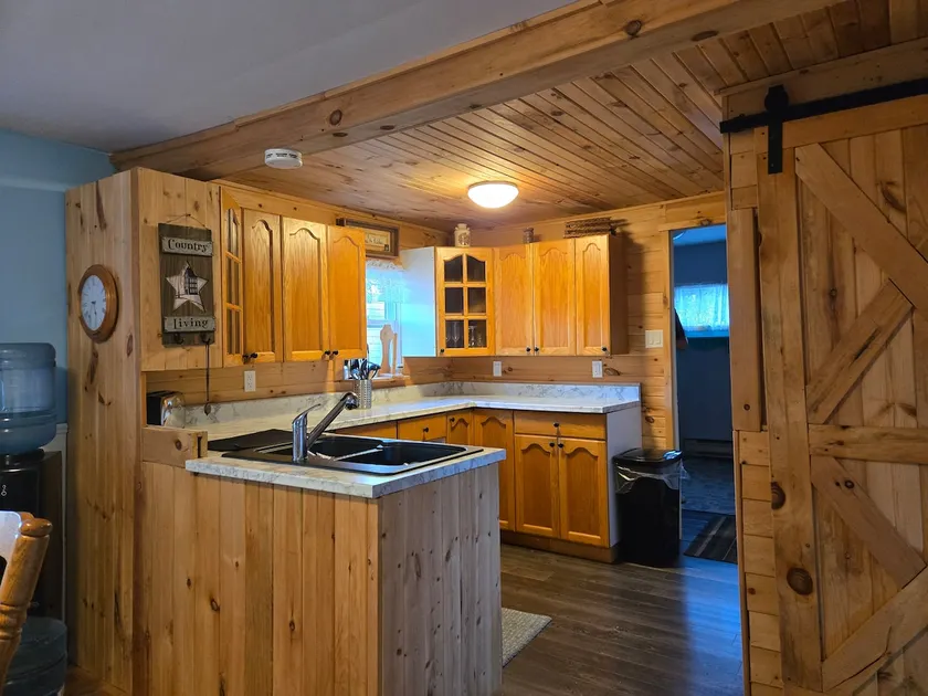 Cottage with private beach access - Image 1