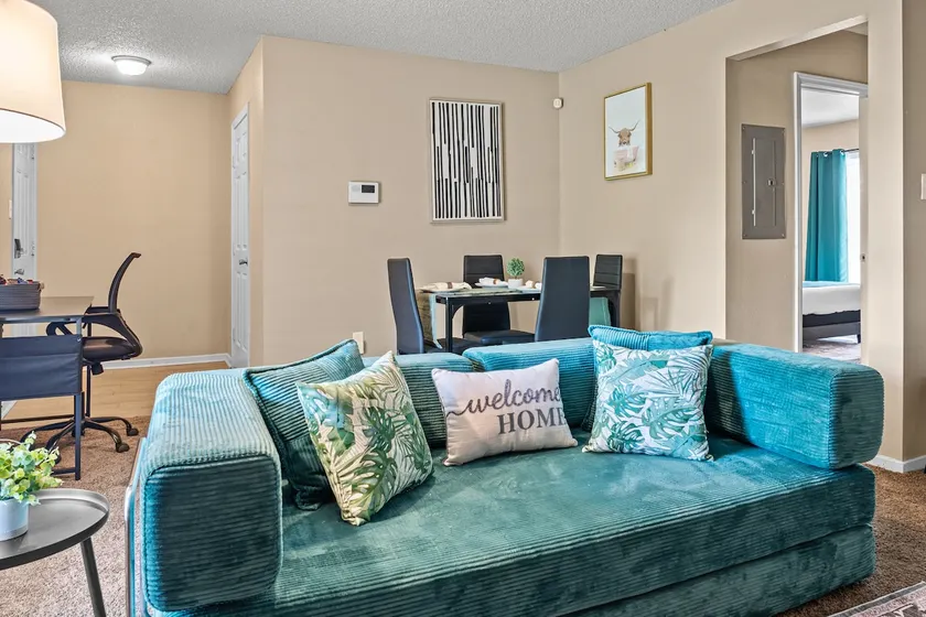 Cozy 1BR | Near LSU & Downtown • WiFi • Parking - Image 1