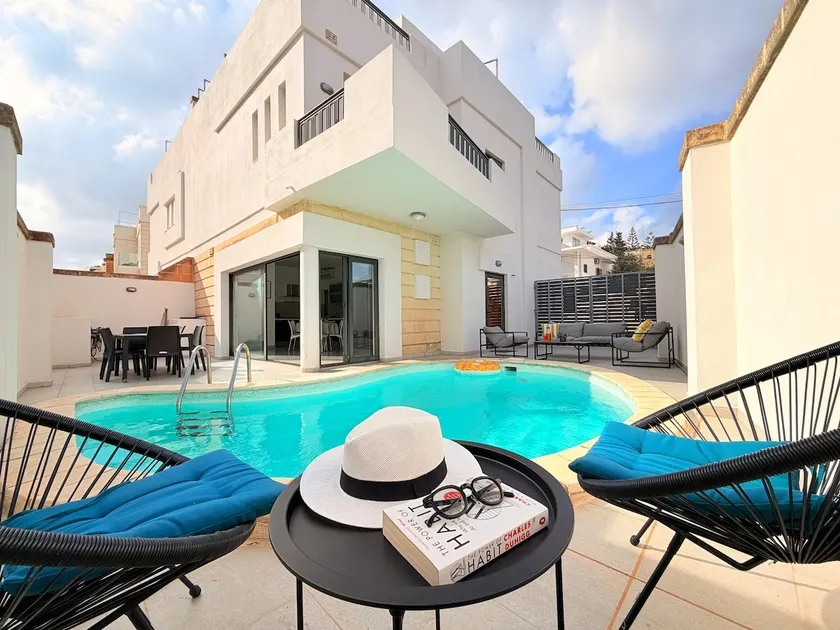 Ultimate Group Getaway Near St Julian's & Seafront - Image 1