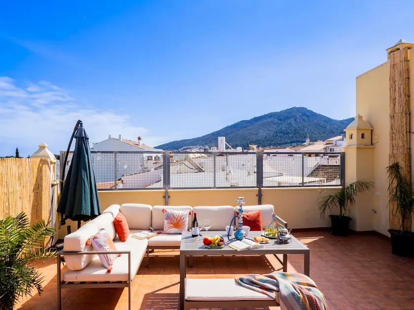 Chill Suite Luxury Rooftop Terrace & BBQ - Image 1