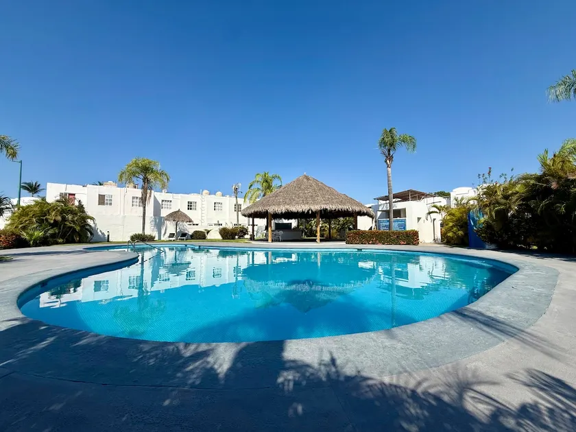 3BR House • Pool, BBQ, King Suite • 7 min Beach - Image 1