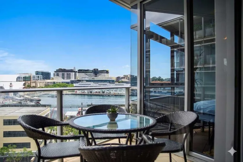 Panoramic Waterfront 2BR Apartment in Barangaroo with Pool, Gym, Sauna, Parking - Image 1